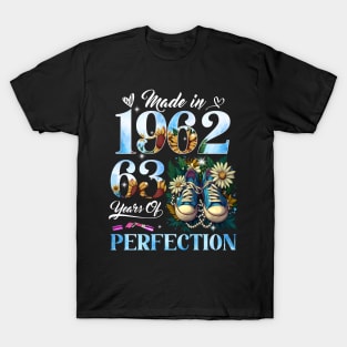63rd Birthday Queen Made in 1962 Gifts 63 Years Old Floral T-Shirt